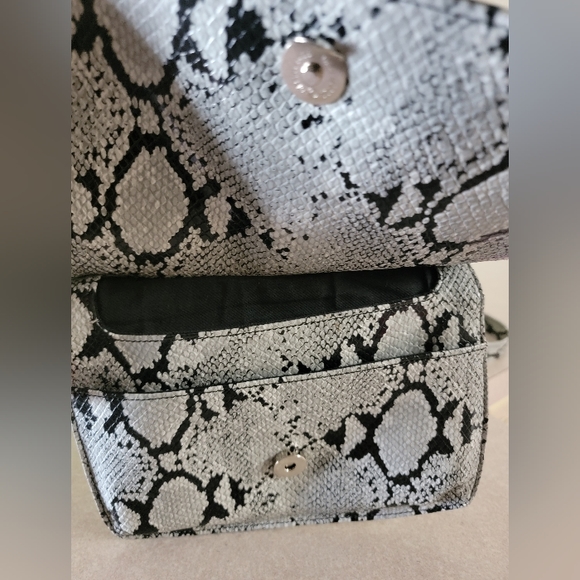 Nine West crossbody - Picture 3 of 4